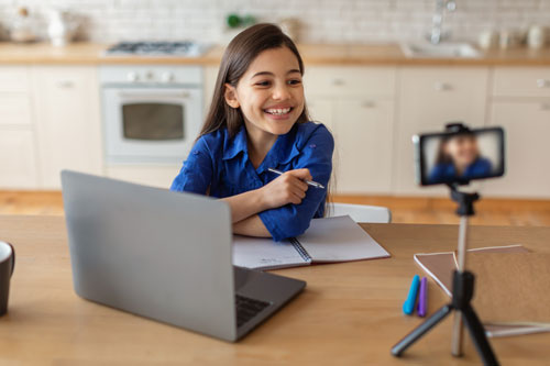 An image of a girl in the kitchen online learning at Leman Virtual Academy